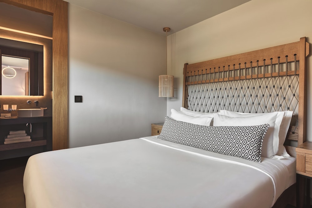 جناح بسرير كينج بإطلالة على البحر، Castello Infinity Suites - Adults Only 3/5