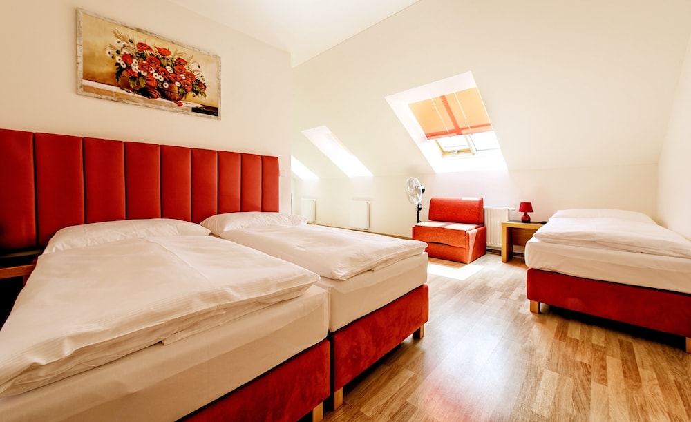 Hotel Otakar 7/50