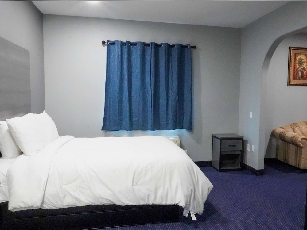 Americas Best Value Inn & Suites Bush Intl Airport 15/23