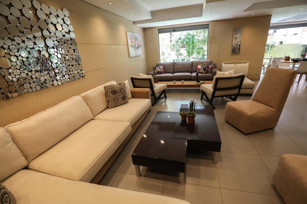 Sky Suites 42/61