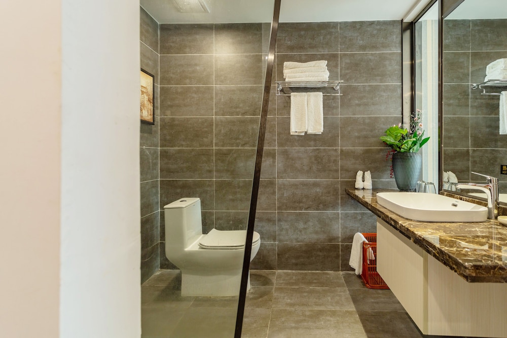 Z-Up Boutique Hotel 50/50