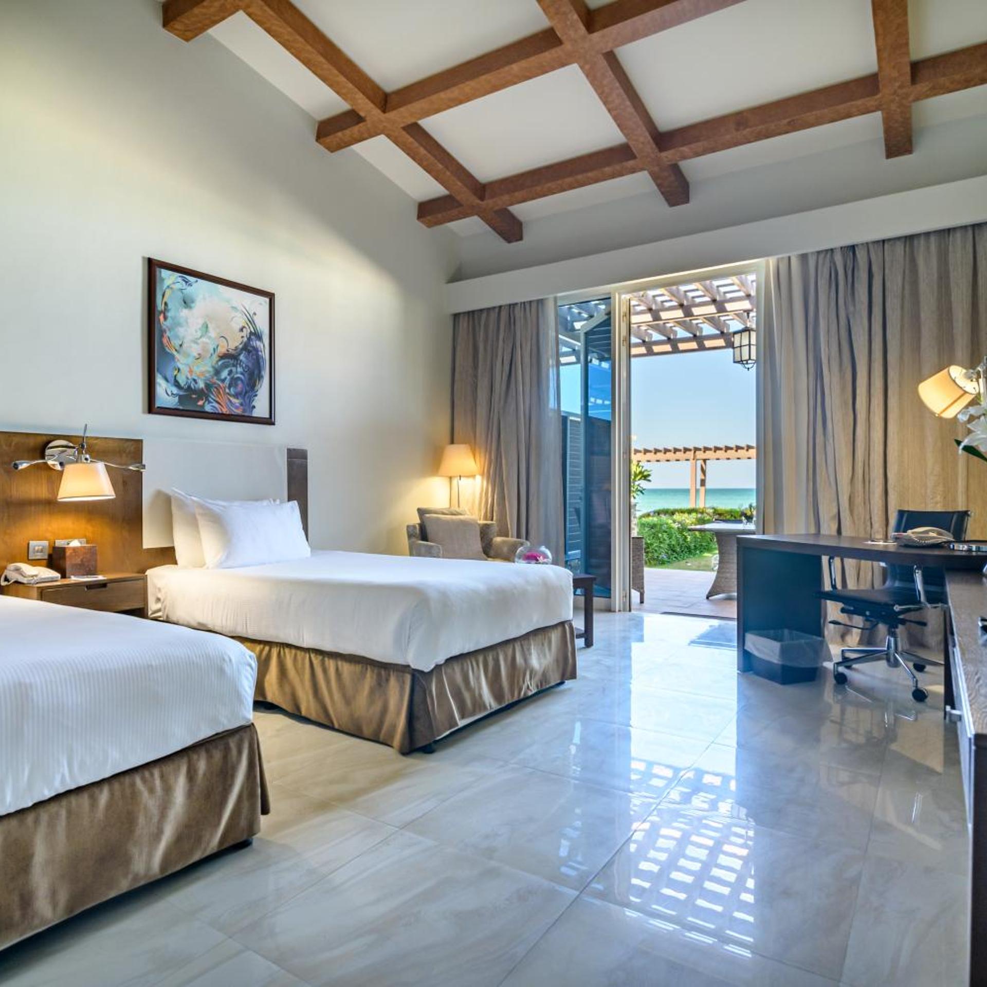Premium, Chalet, 2 Beds, Beach Front, Private Garden, Terrace، Danat Jebel Dhanna Resort 2/4