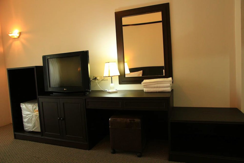 Golden Dragon Resort 40/43