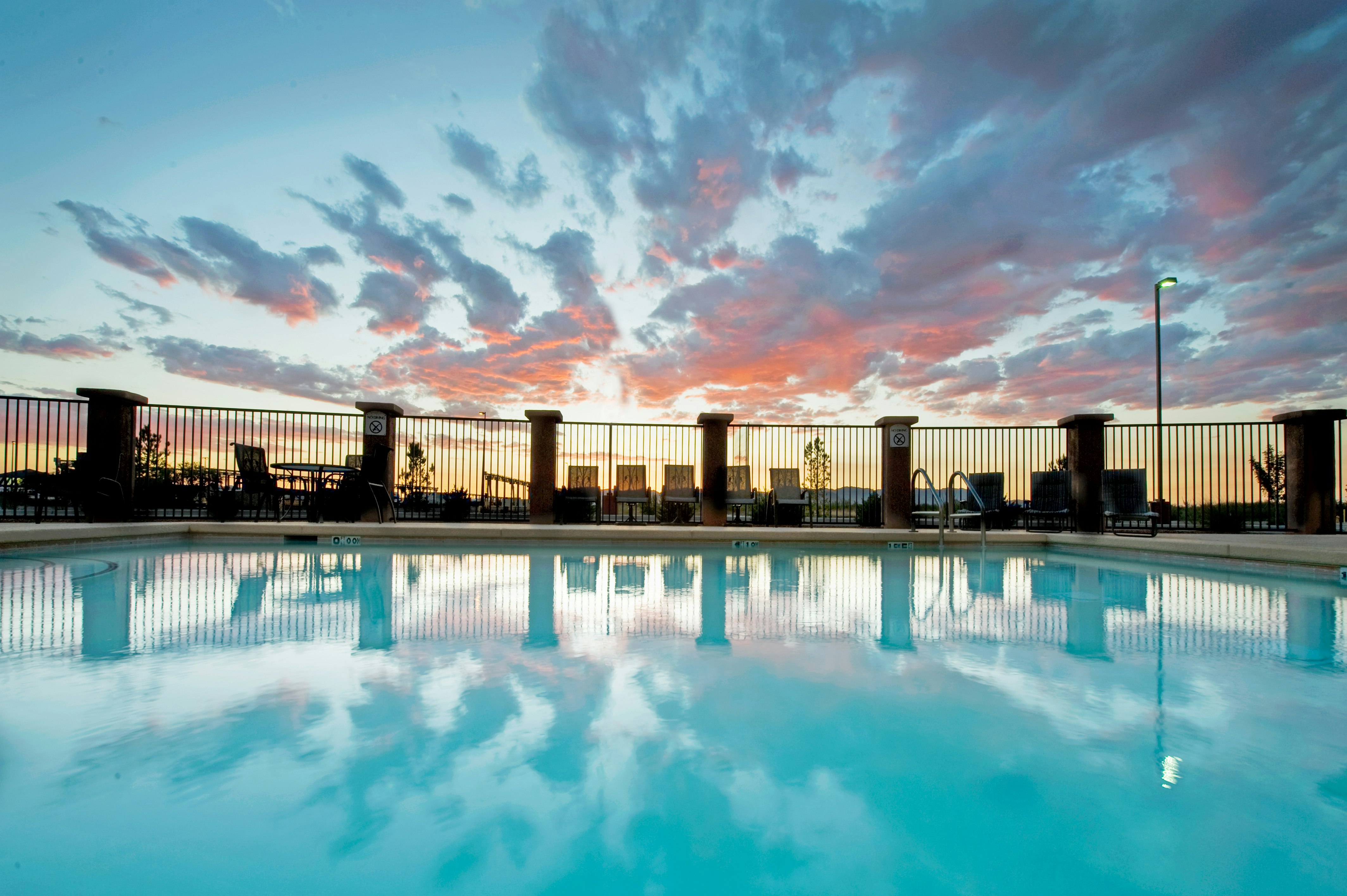 Holiday Inn Express Hotel Suites Willcox 52/53