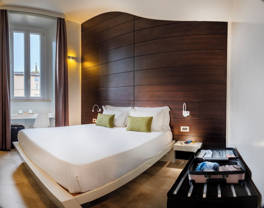 NAVONA SUITES 22/52