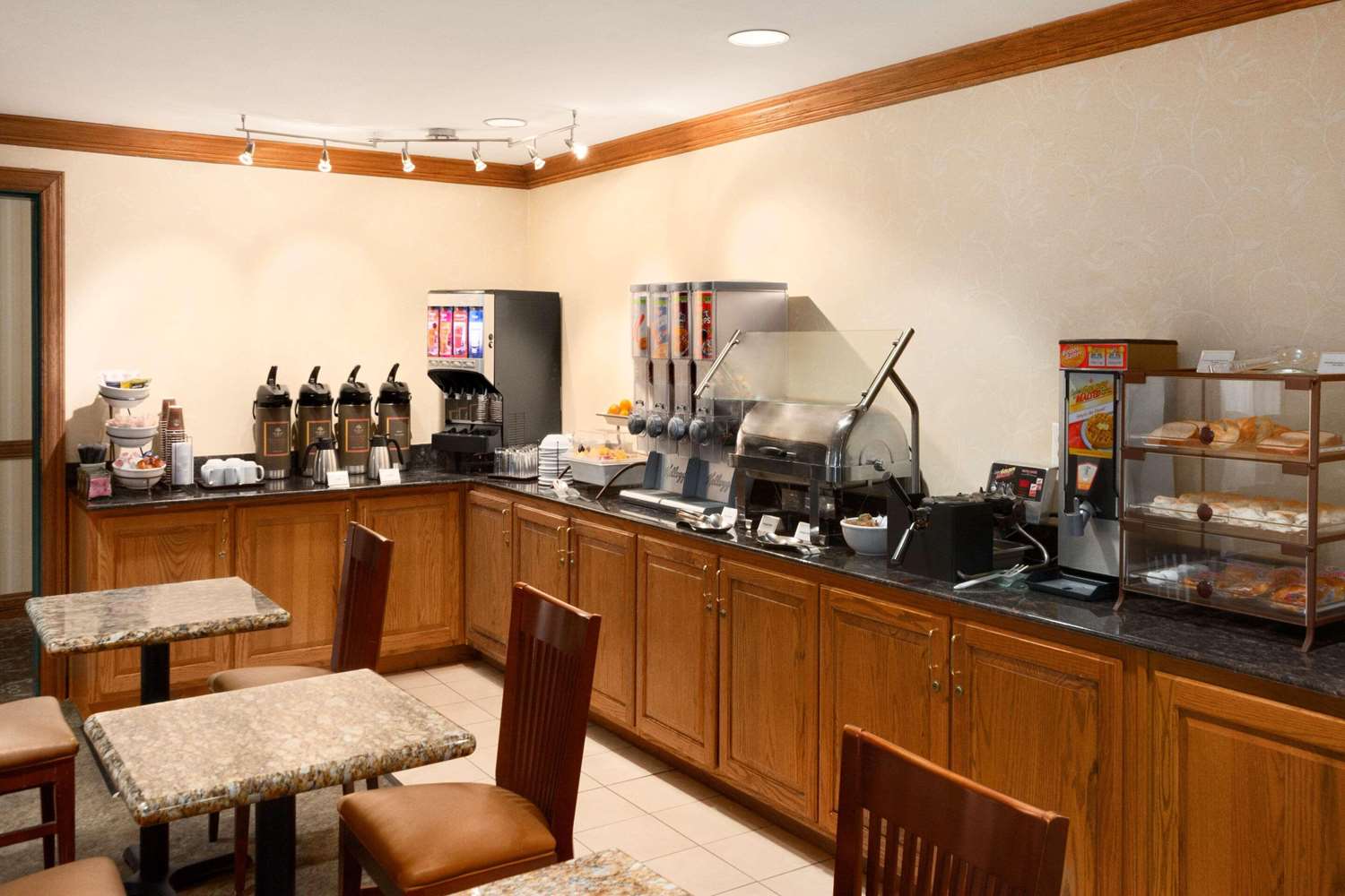 Country Inn and Suites By Radisson Columbus GA 26/34
