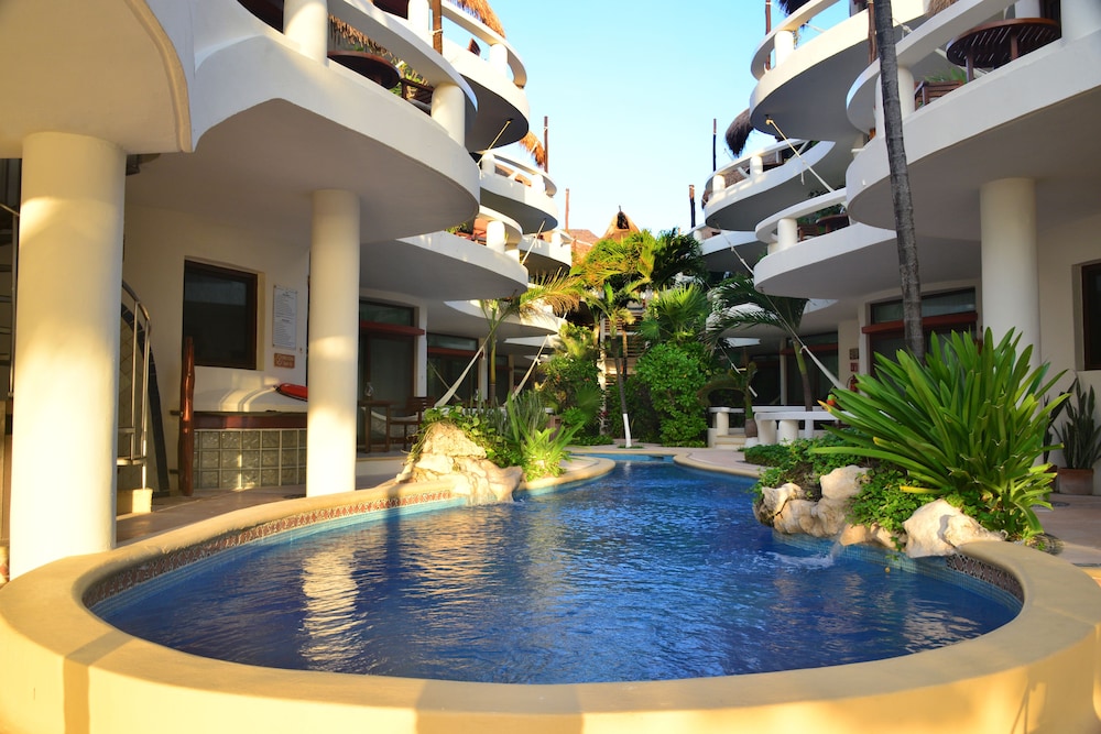 Playa Palms Hotel 57/69
