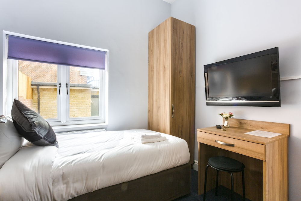 Wellesley Hotel 23/52