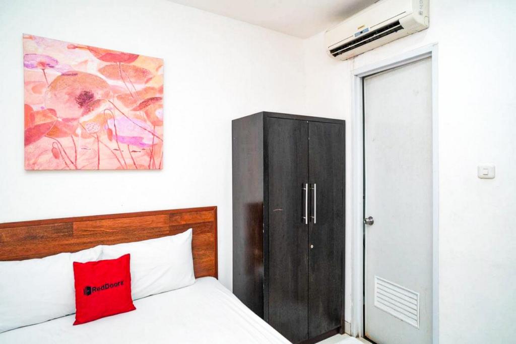 Reddoorz Plus Pasar Baru 23/43