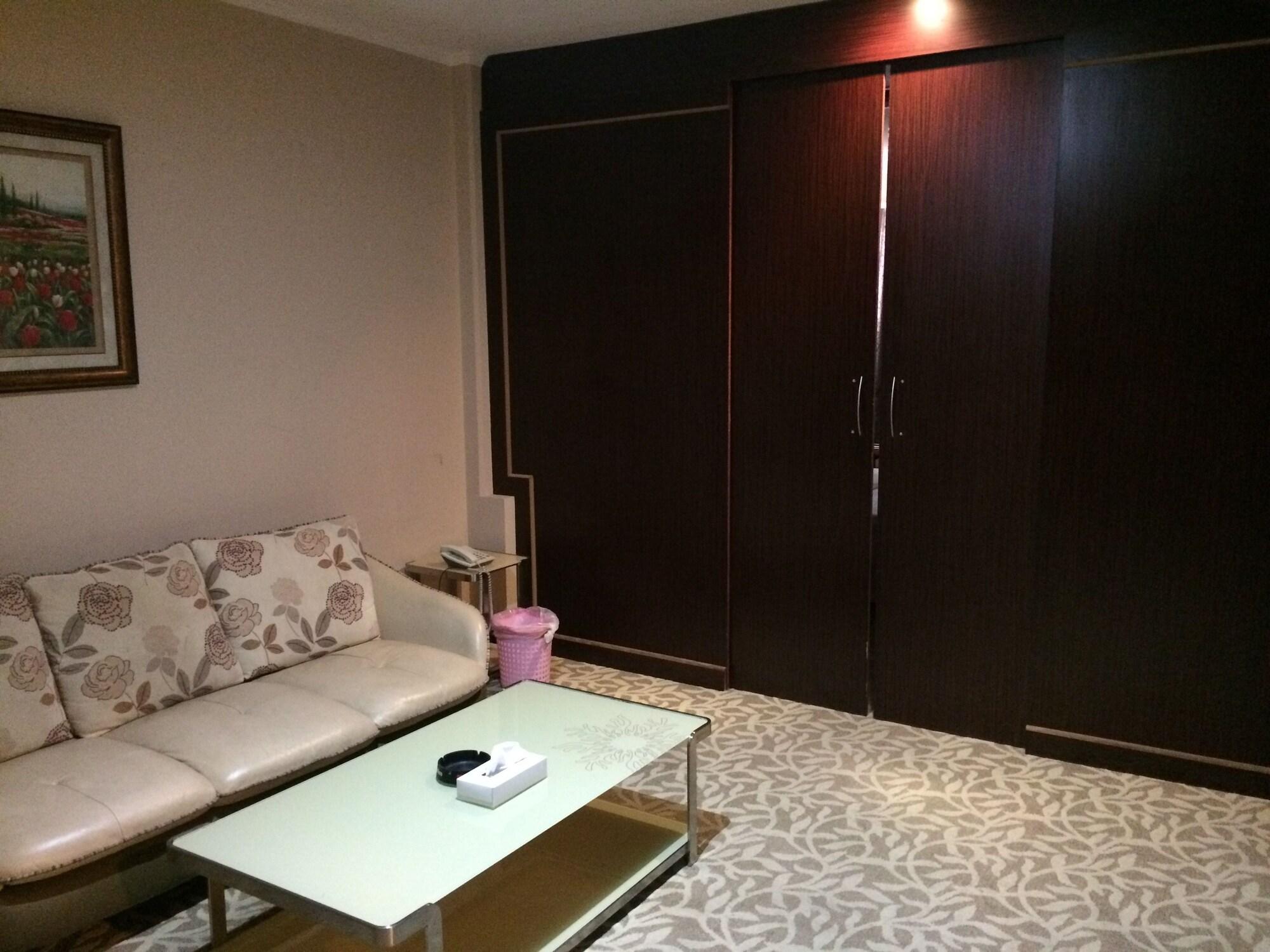 Imperial Suites Hotel 24/32