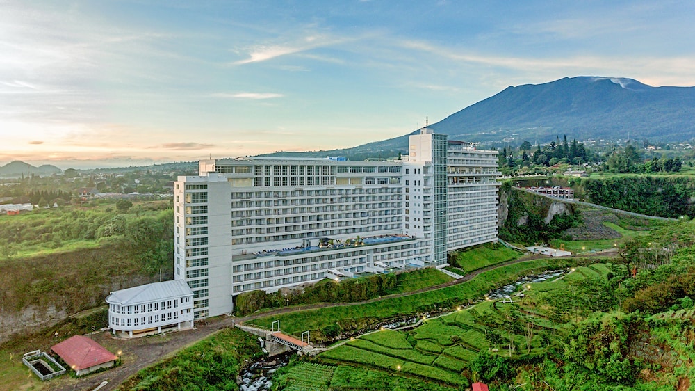 Le Eminence Hotel Convention And Resort 2/57