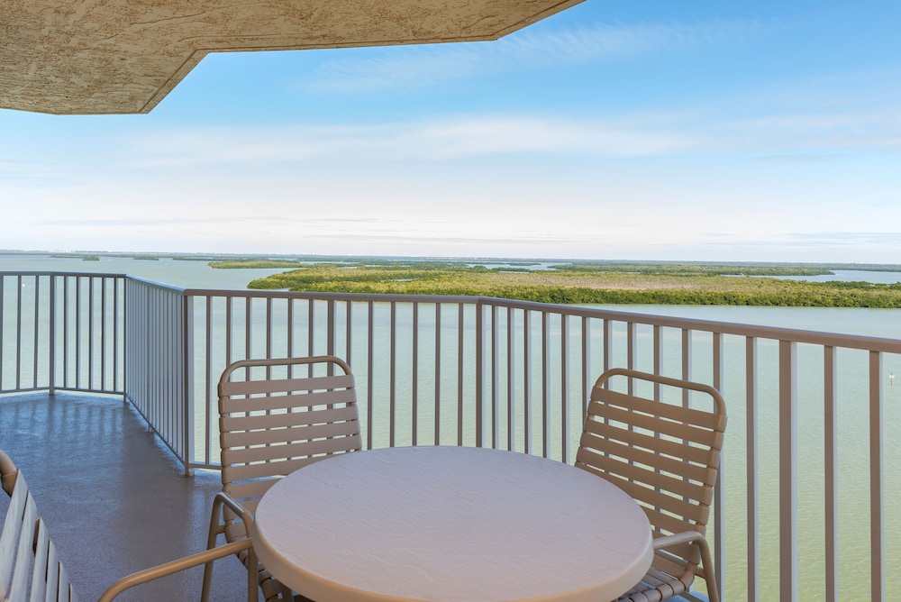 Lover's Key Resort by Check-In Vacation Rentals 38/70