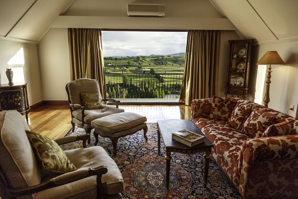 LAKE KARAPIRO LODGE 19/50