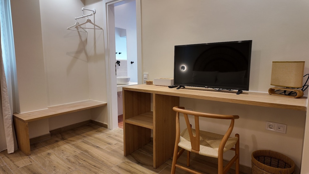 Euphoria Apartments 48/56
