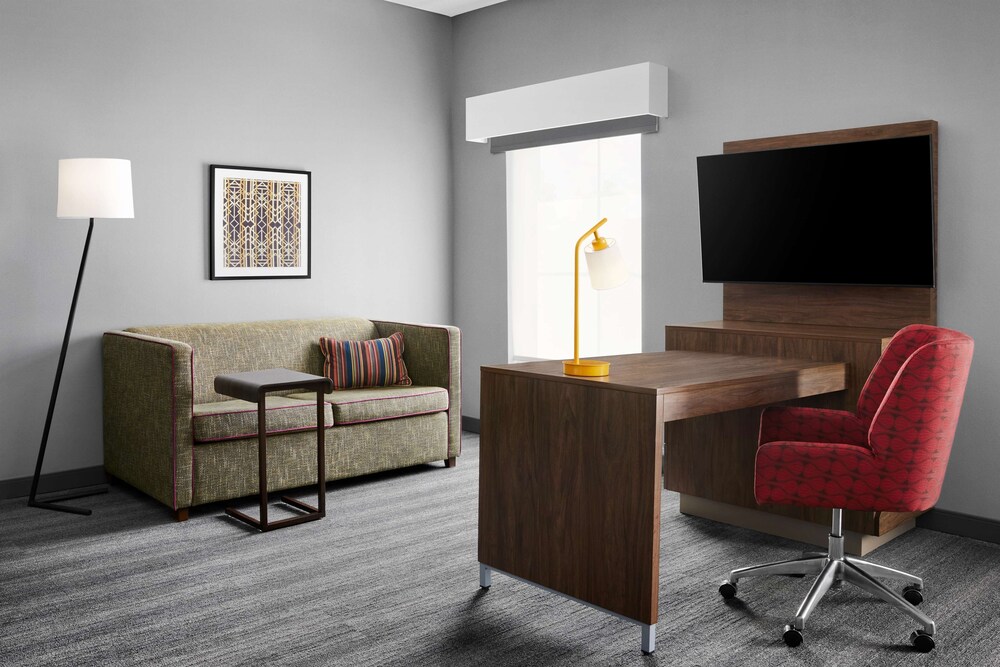 Hampton Inn and Suites Charlotte Steele Creek Road 34/35