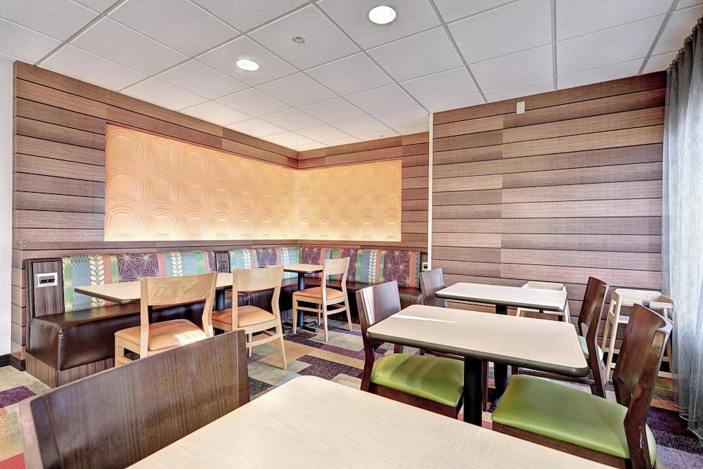 Fairfield Inn Suites By Marriott Edison South Plainfield 38/49