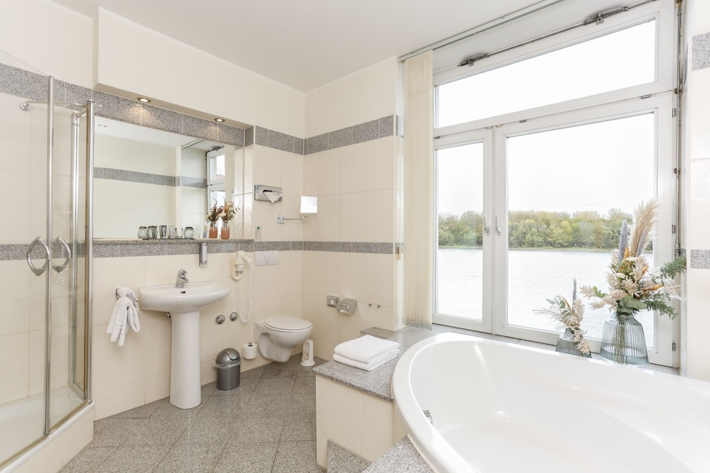 Hotel Am Rhein Wesseling 9/64
