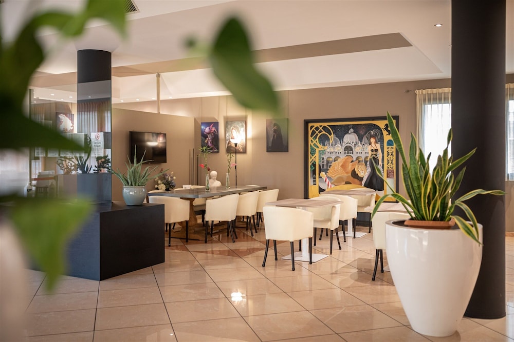 NOVENTA HOTEL 37/54