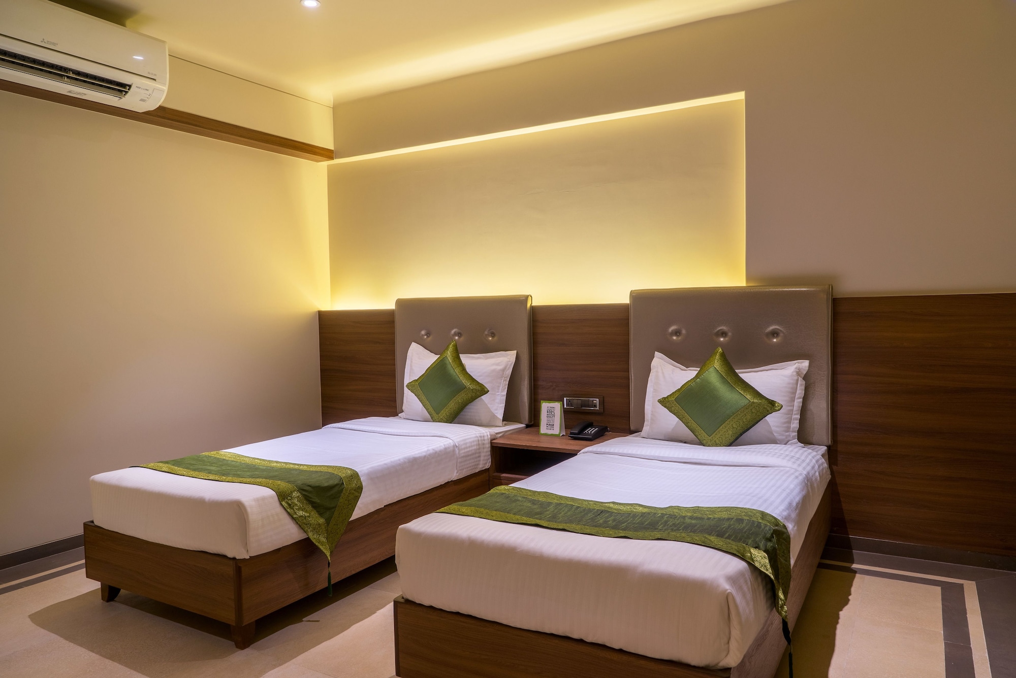 DELUXE, DOUBLE BED