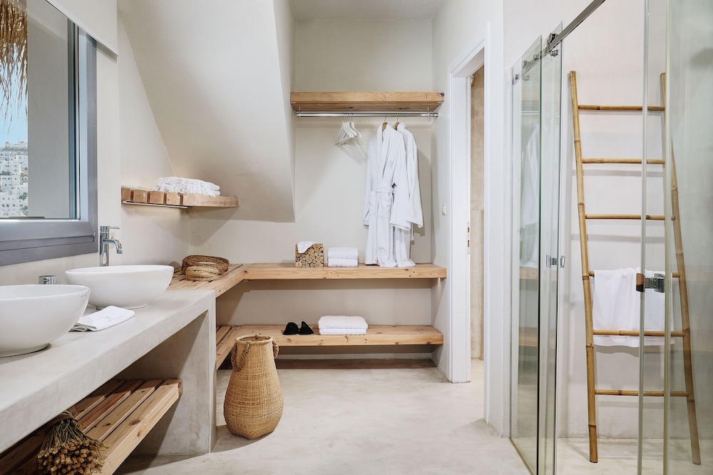 Chrysalis Boutique Hotel 46/50