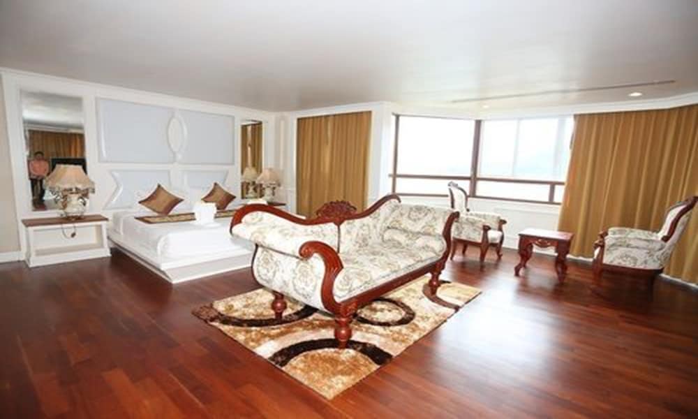Arawan Riverside Hotel 40/65