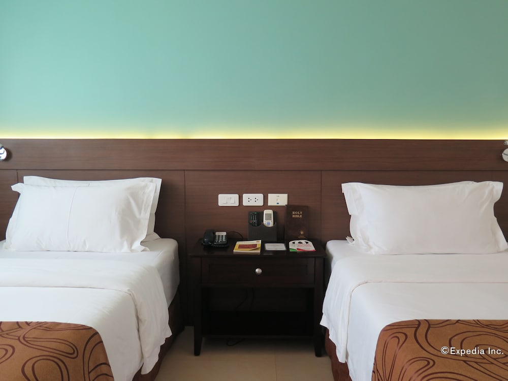 Kew Hotel 21/65