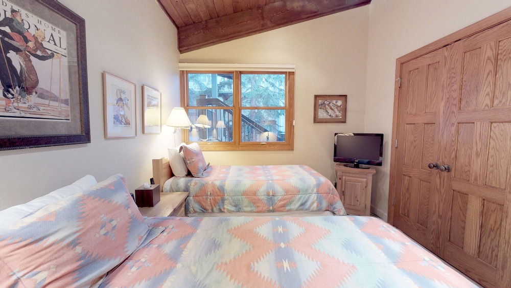 Top of the Village - Destination Hotels & Resorts 24/56