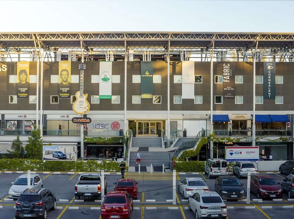 Ibis Pilar 6/63