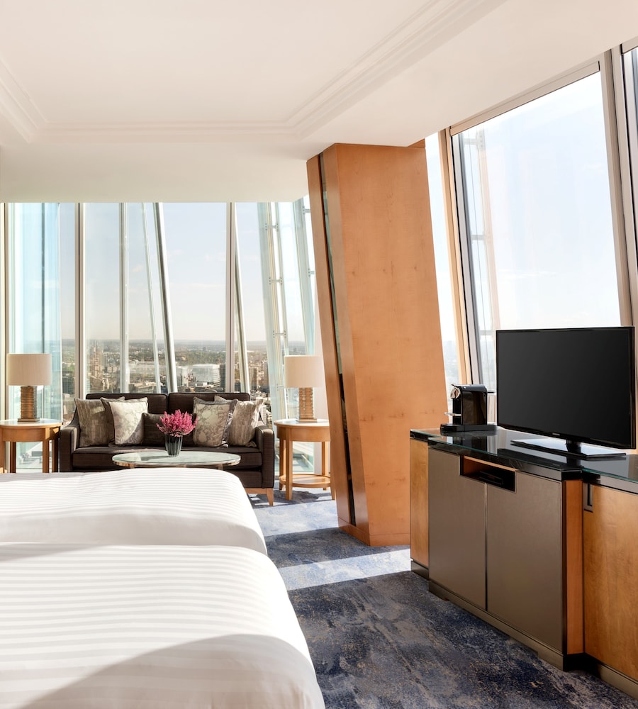Iconic, Twin Beds, City View