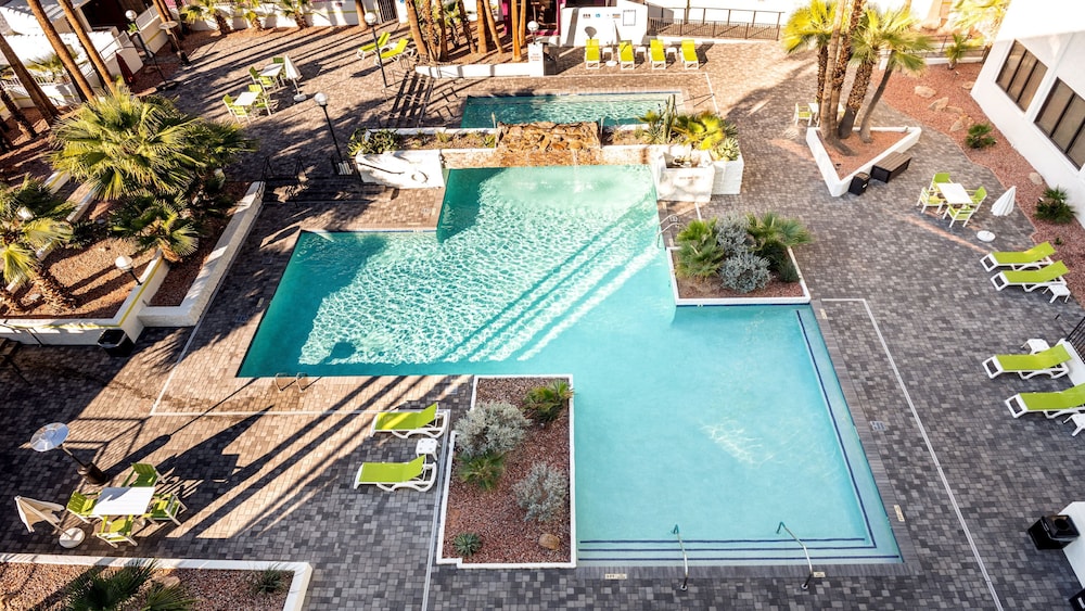Holiday Inn Hotel Suites Phoenix Mesa Chandler 53/56