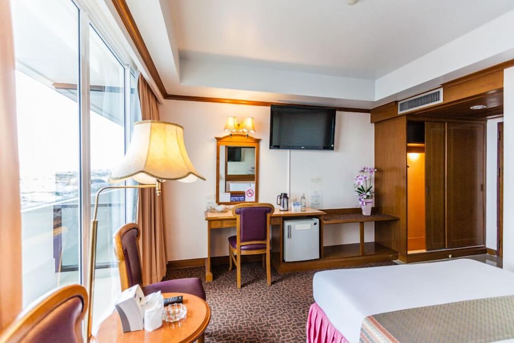V L Hatyai Hotel 42/65