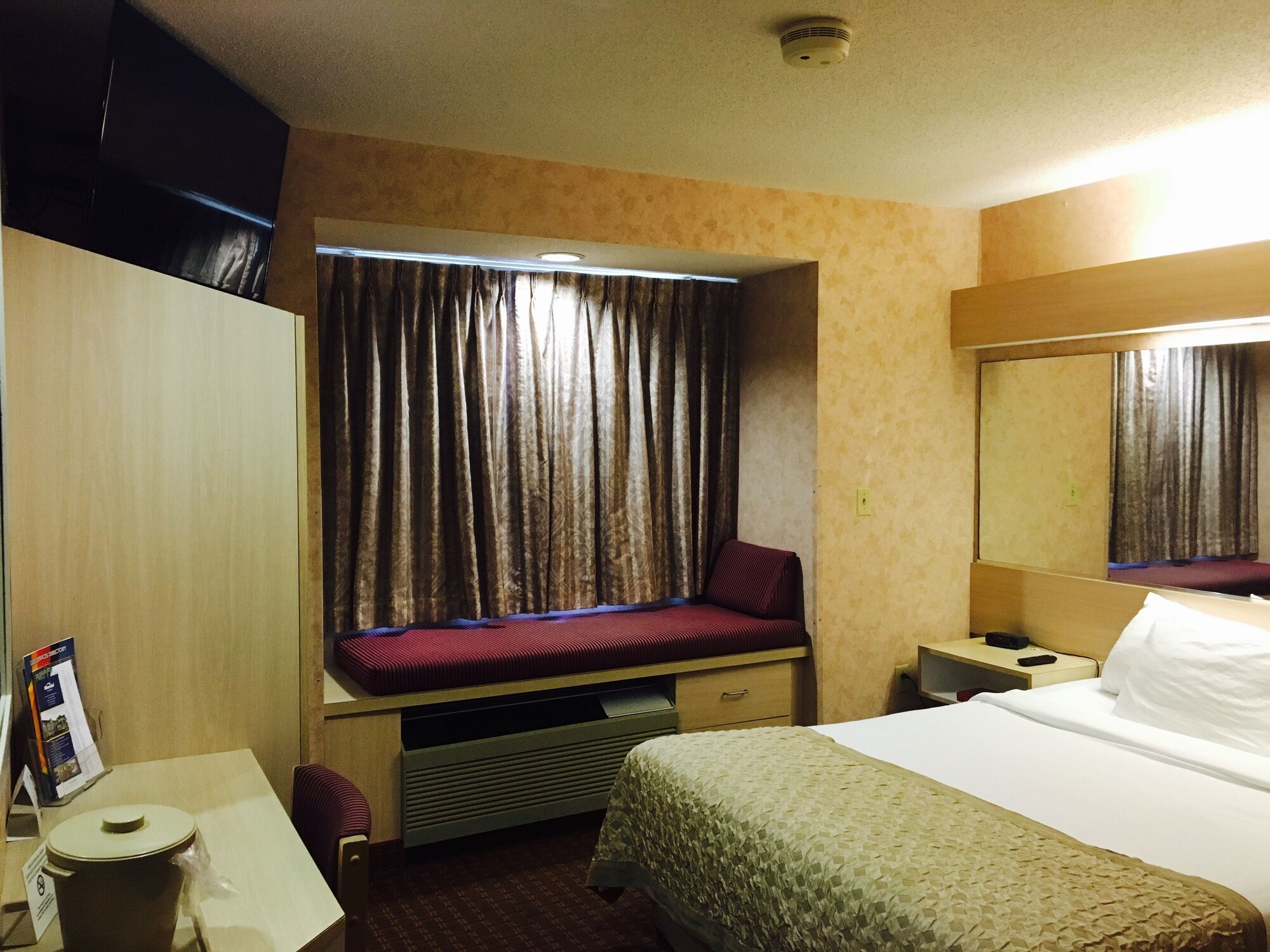 Room, Queen Bed, Microtel Inn Suites By Wyndham Baldwinsville Syr 3/4