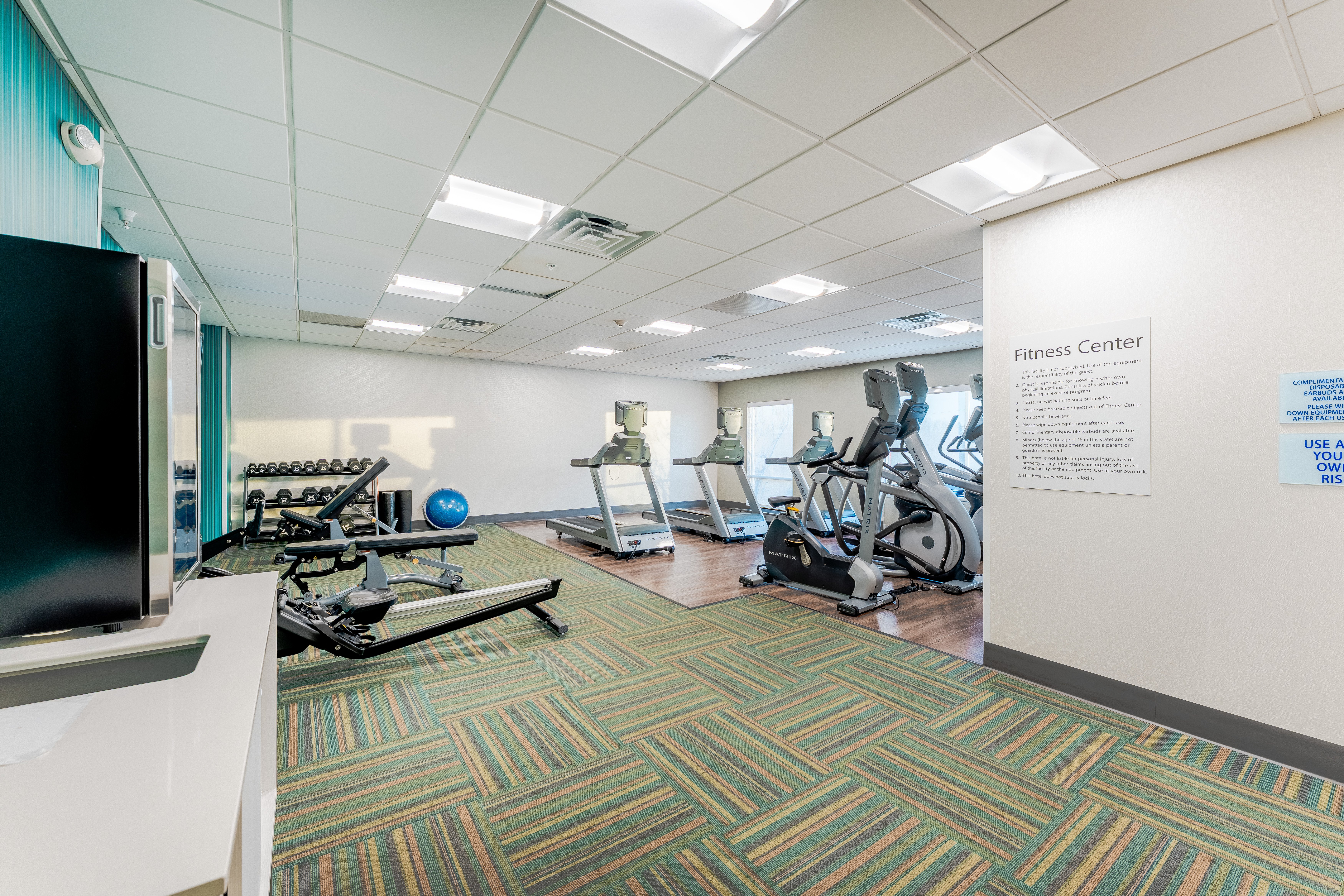 Holiday Inn Express Suites Nashville North Springfield 45/77