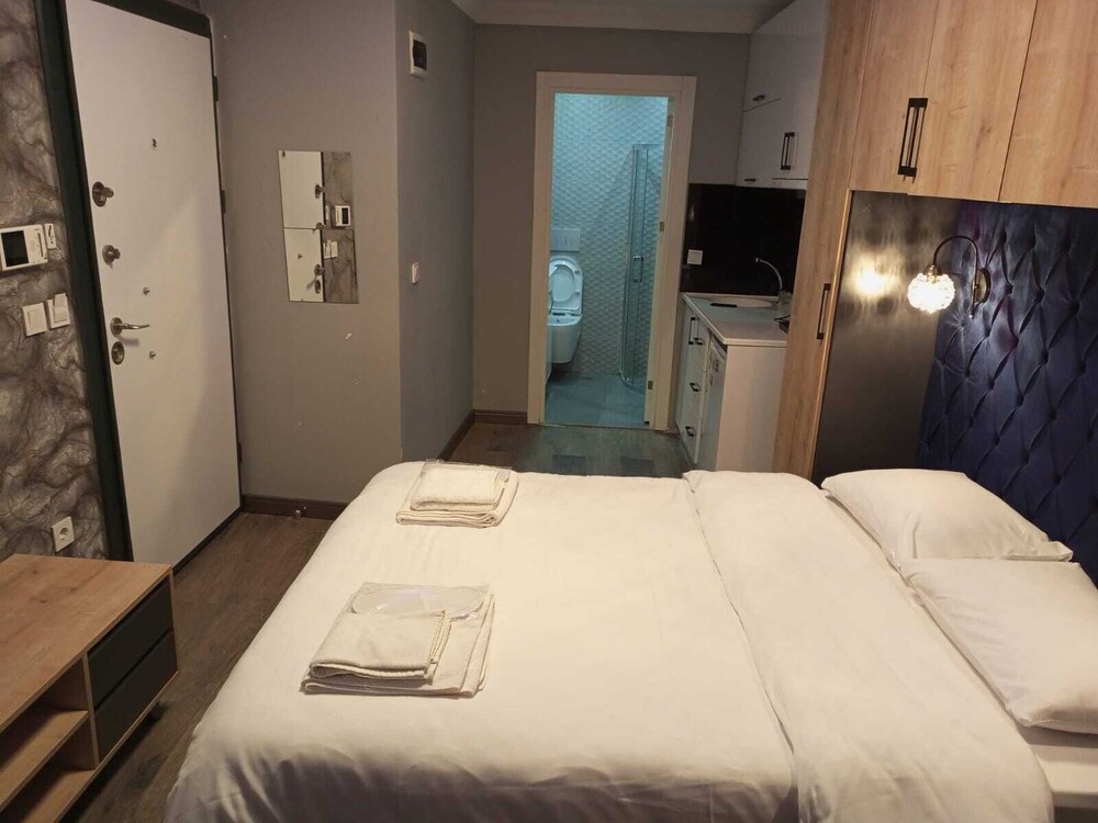 Middle Village Suite Hotel 3/39