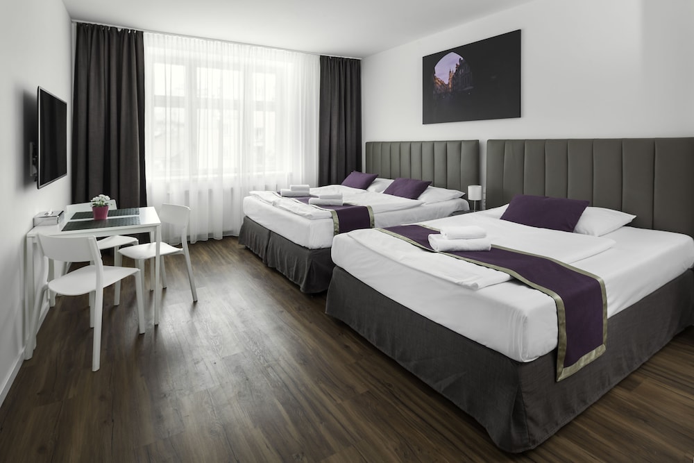 EXECUTIVE, SUITE