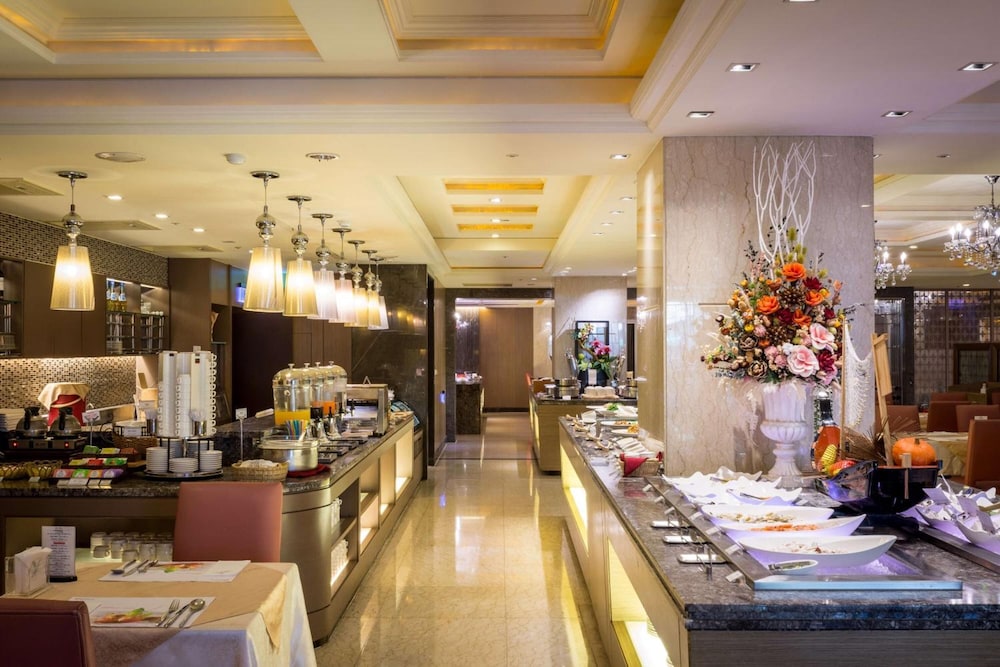Grand View Hotel 30/34