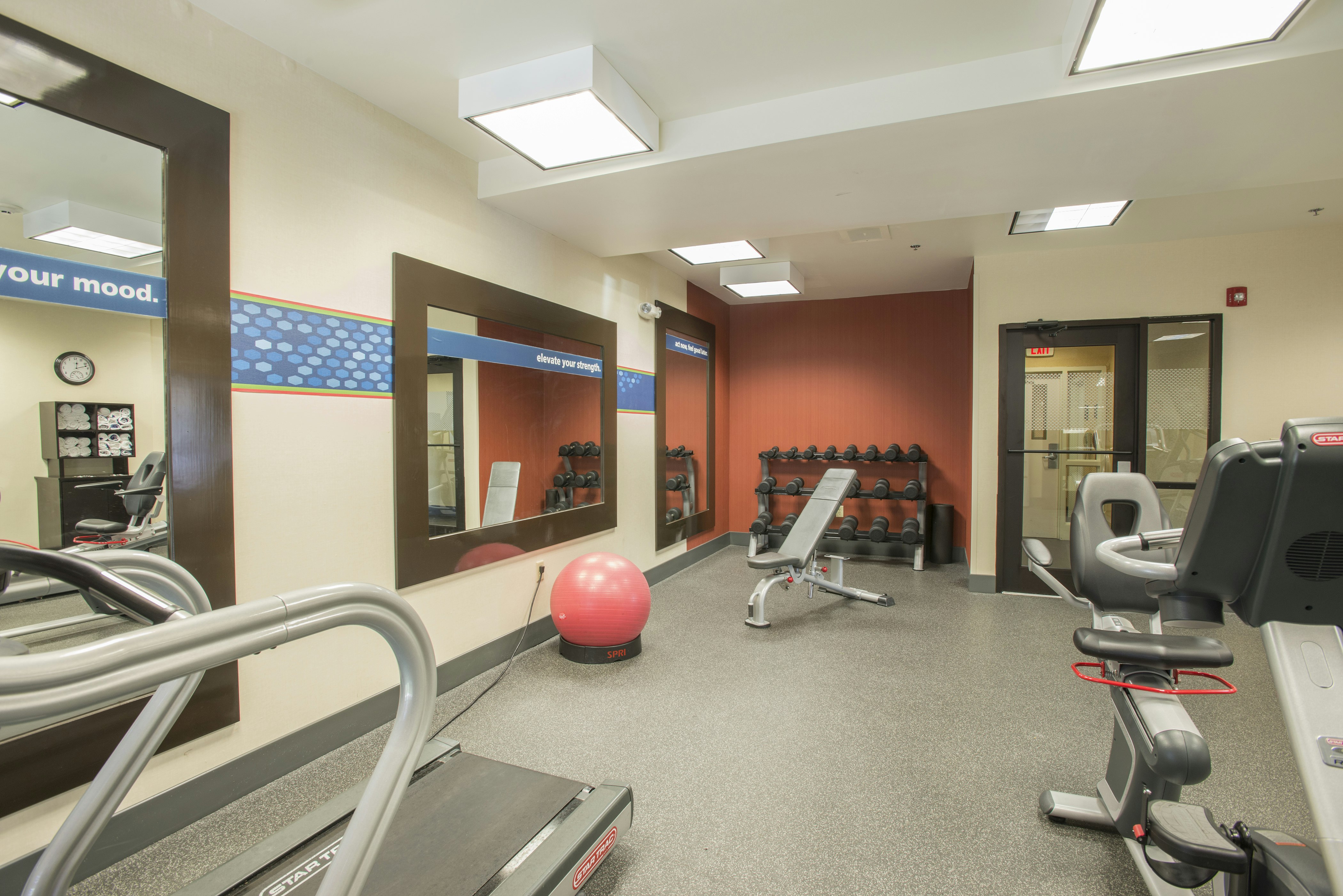 Hampton Inn & Suites Dayton-Airport 47/64