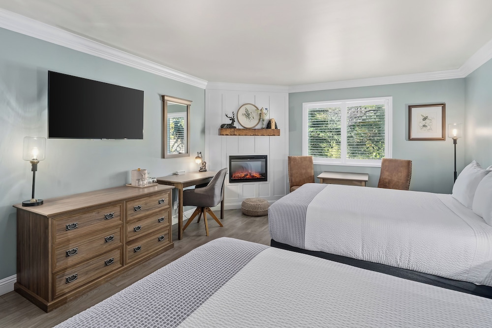 Cambria Pines Lodge 16/41