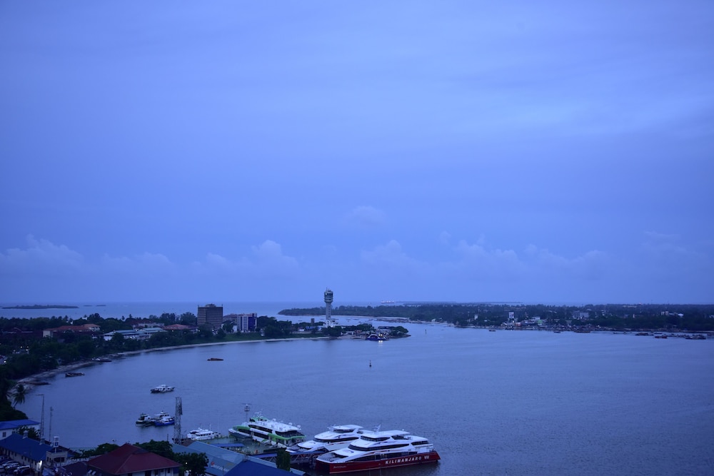 Harbour View Suites 56/60