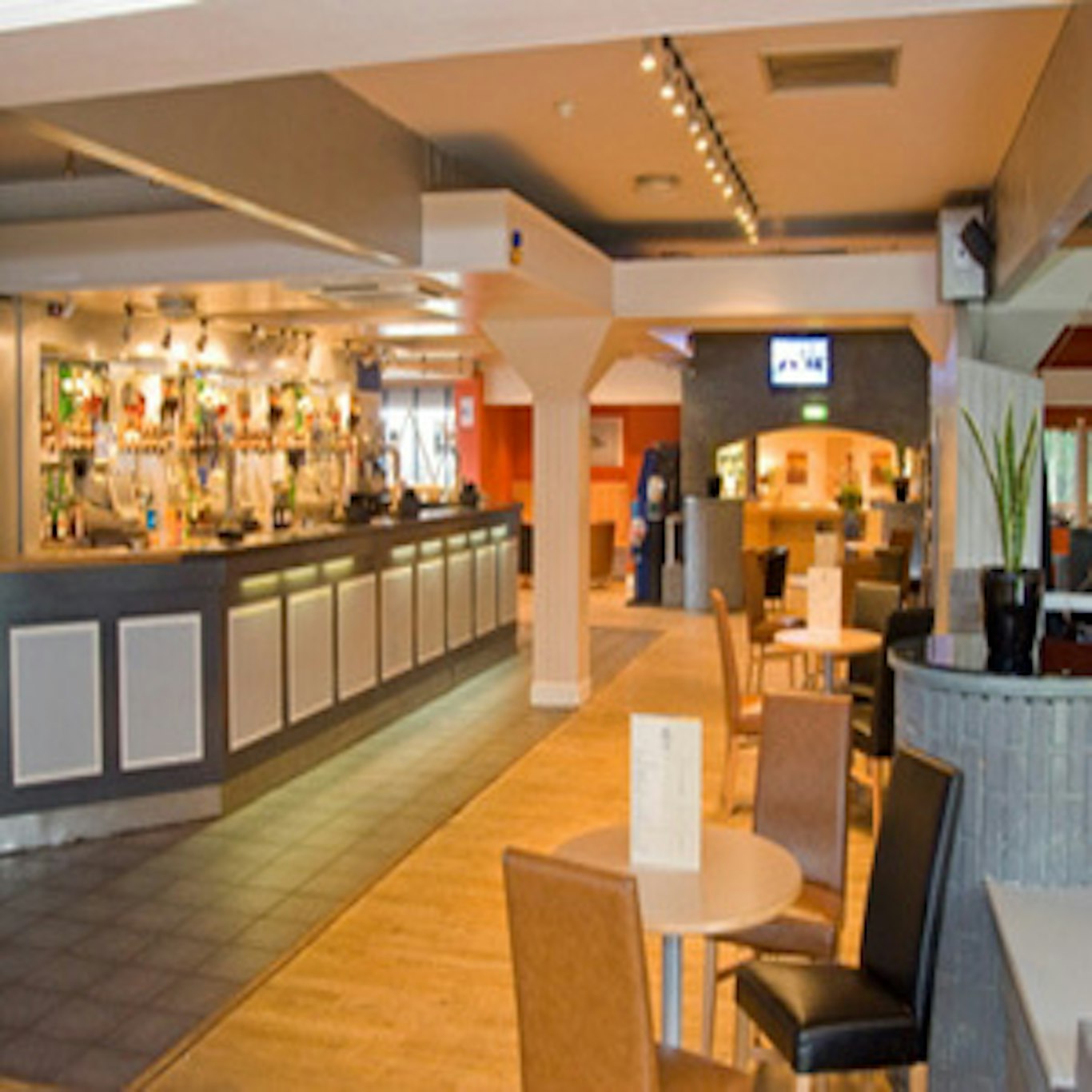 Dancenter Lux Resort London City M25 21/25