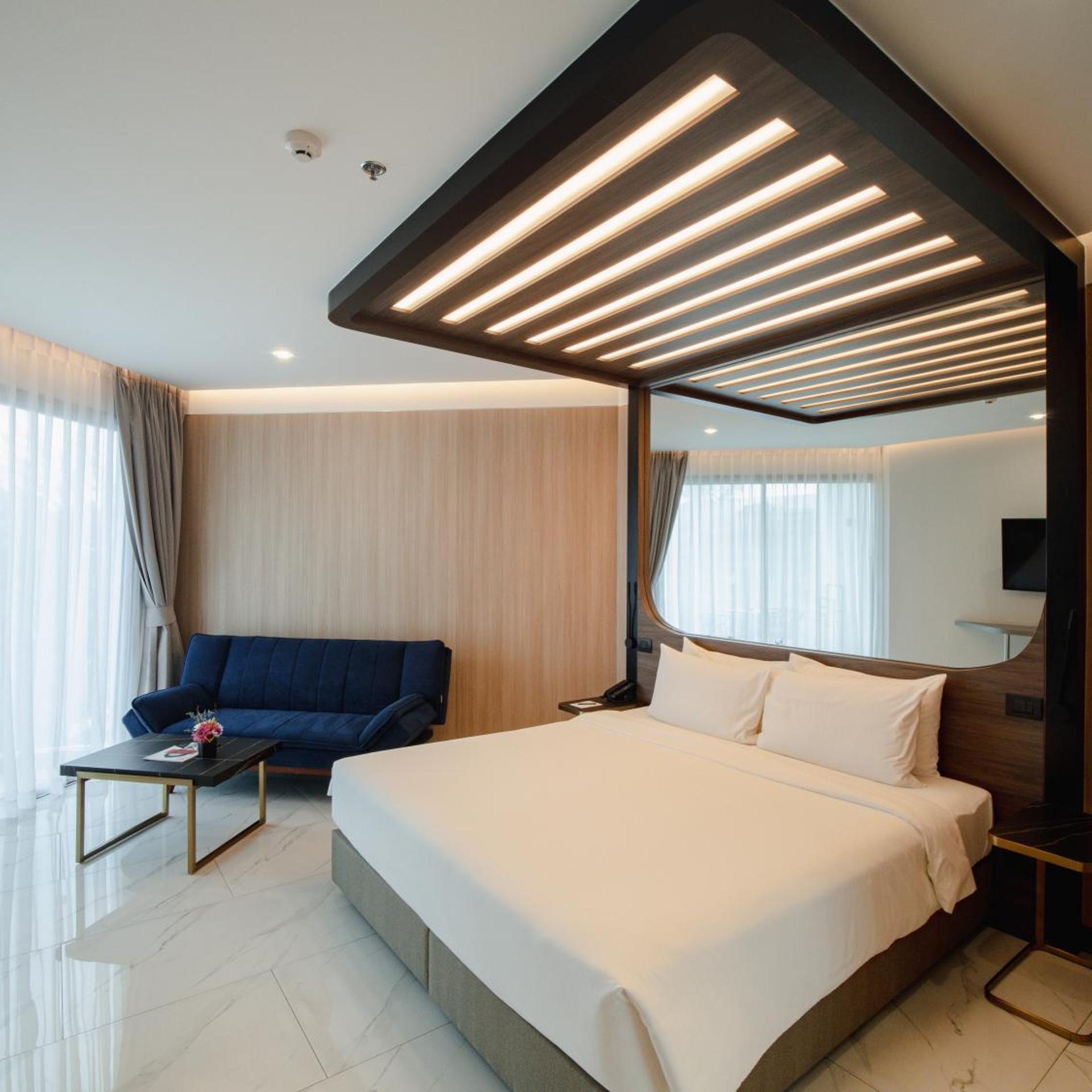 DELUXE, DOUBLE BED