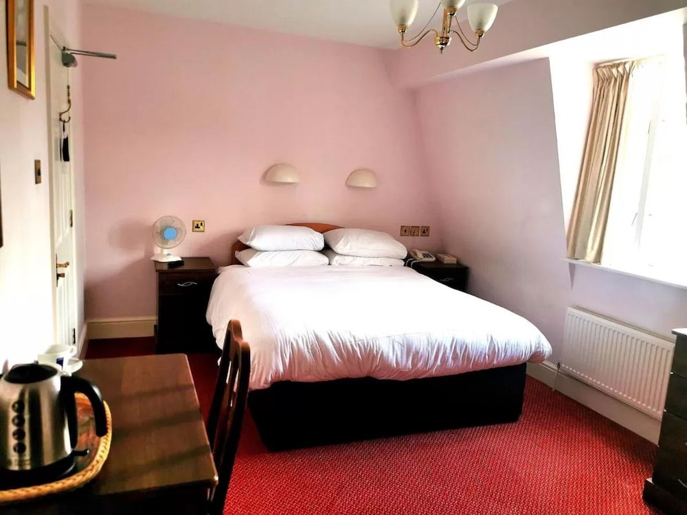 Cliffden Hotel 13/66