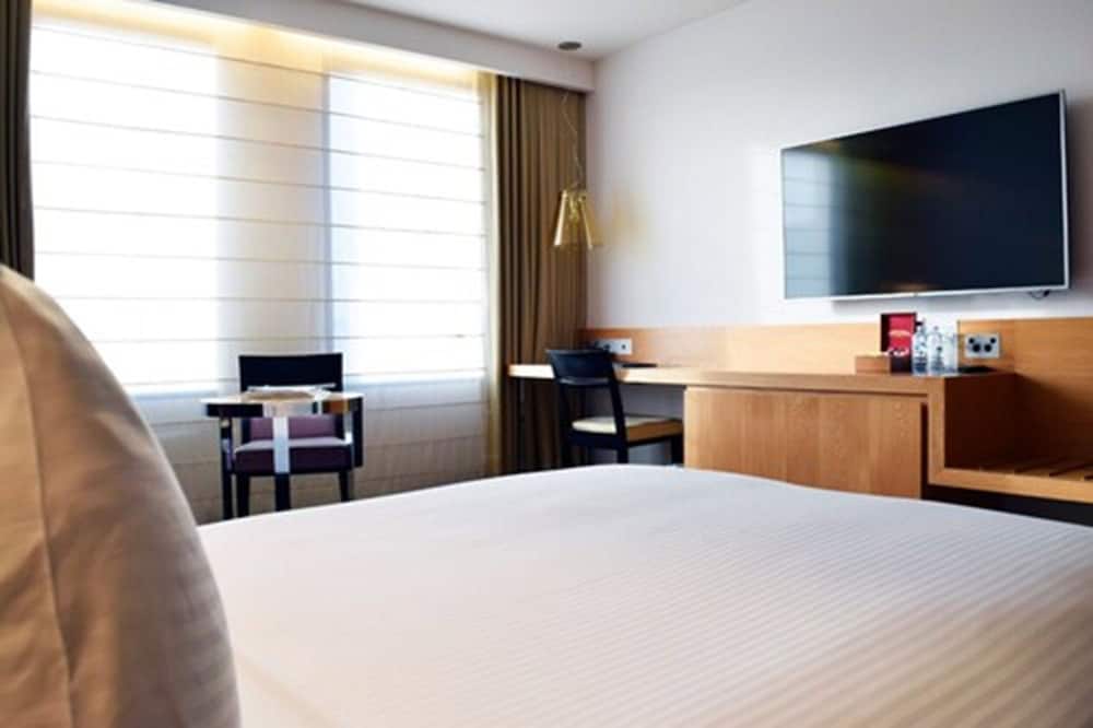 Royce Hotel 16/60