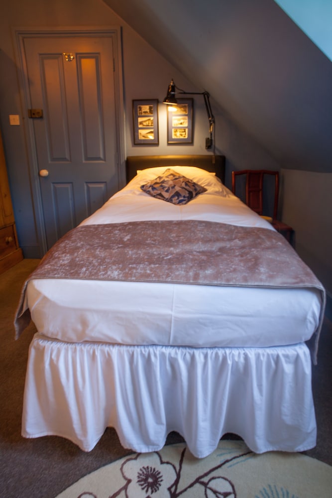Hill View House Bed and Breakfast 8/29