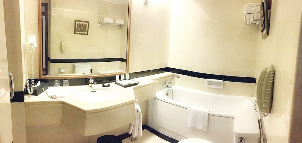 Menara Peninsula Hotel 46/46