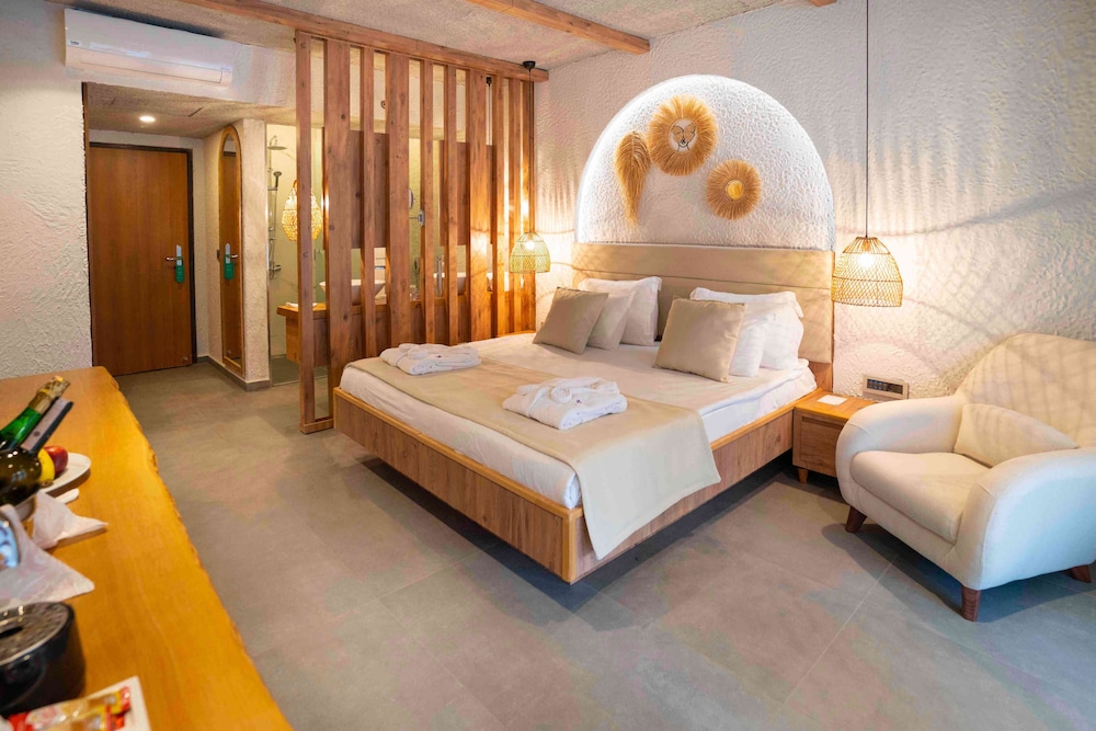 Lake, House, King Bed