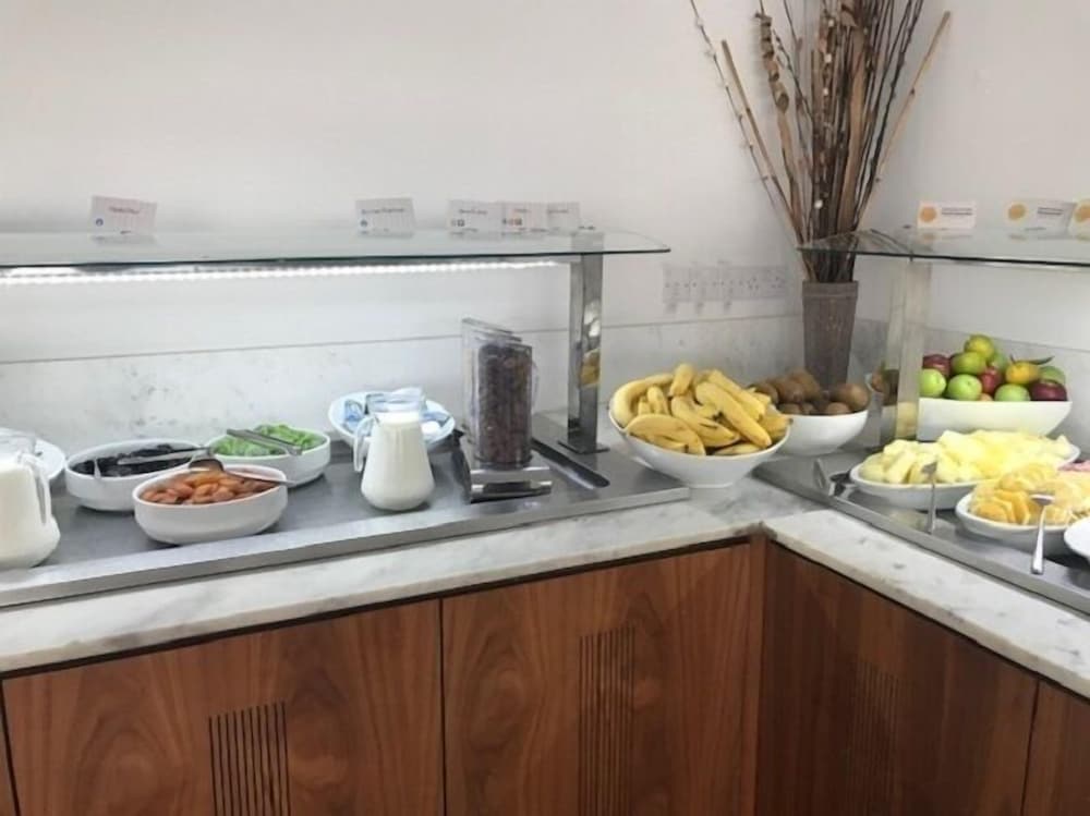 restaurant cafeteria