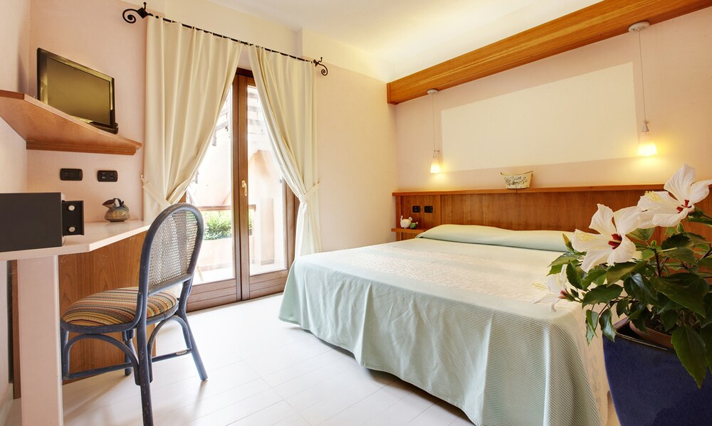 Hotel Cala Reale 15/65