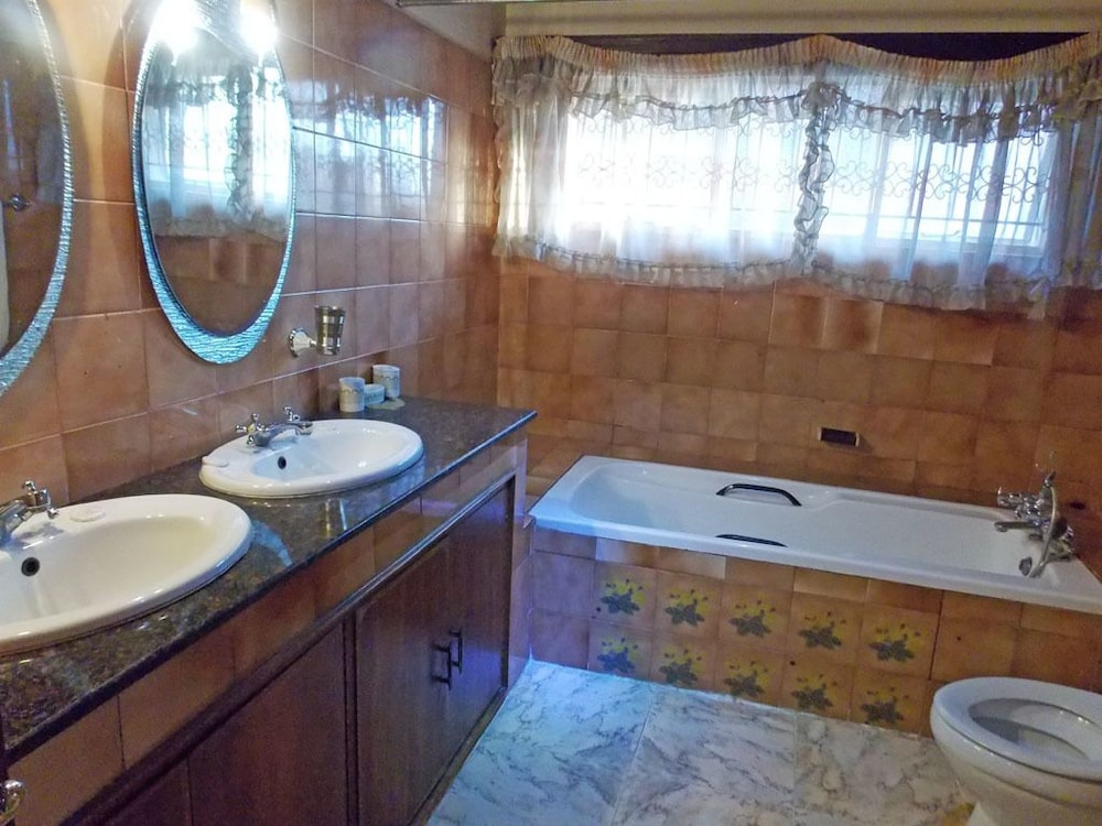 Hanan Guest House 37/39