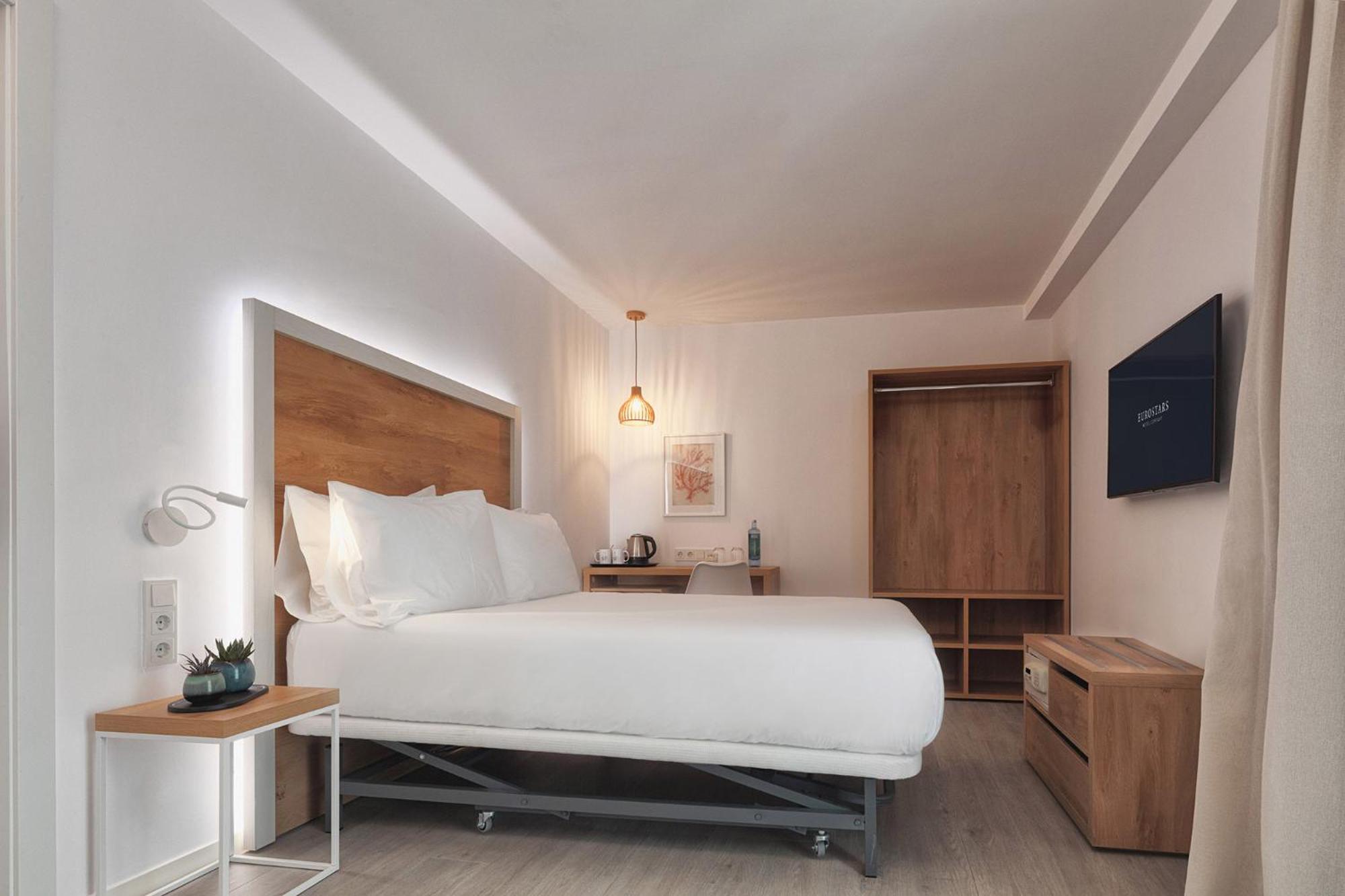 Semi Room, Single, Semi Double Bed
